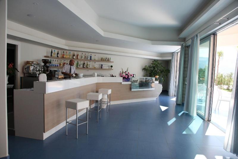 Blue Bay Resort - Bar