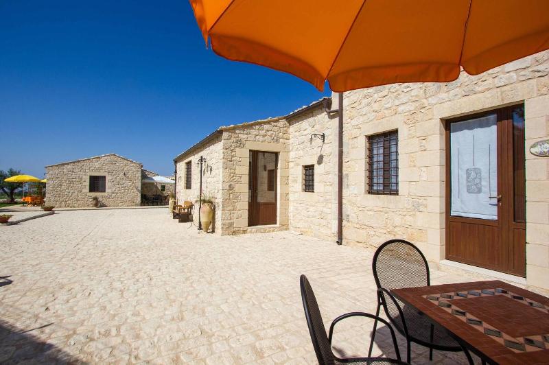 Borgo Monachella - Genel