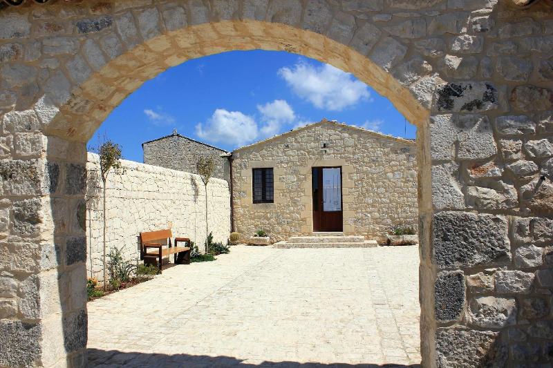 Borgo Monachella - Genel