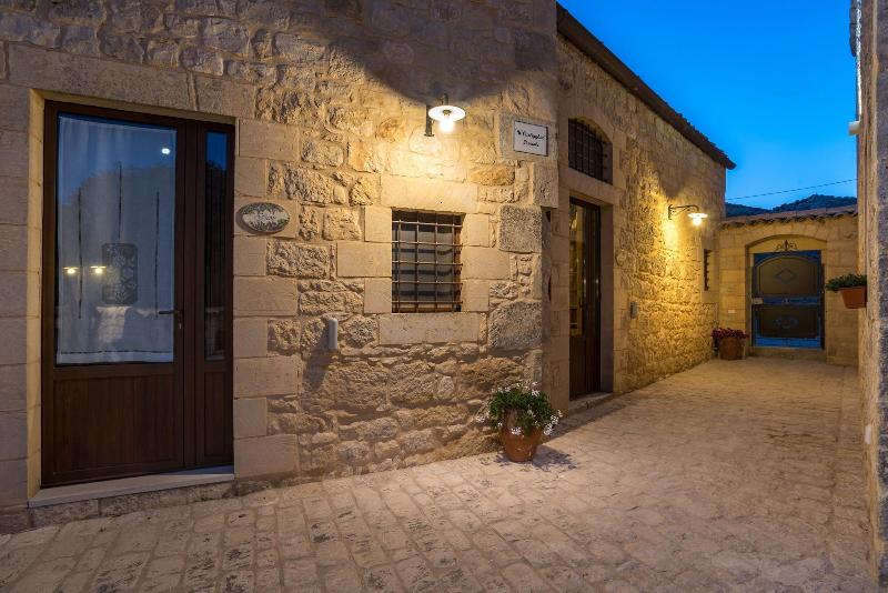 Borgo Monachella - Genel