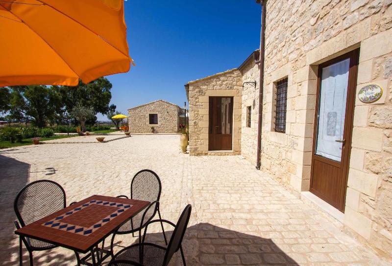 Borgo Monachella - Genel
