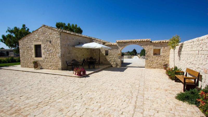 Borgo Monachella - Genel