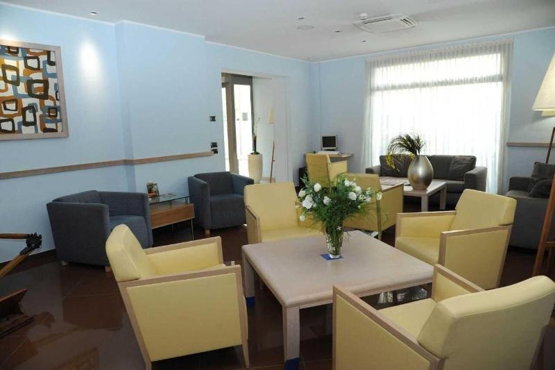 Hotel Chiaraluna - Lobi