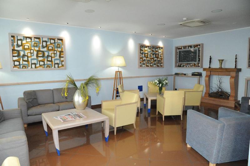 Hotel Chiaraluna - Lobi