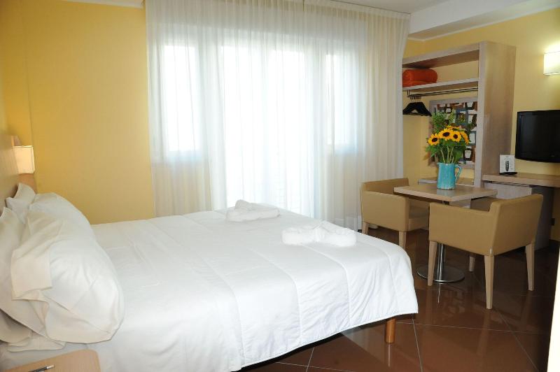 Hotel Chiaraluna - Oda