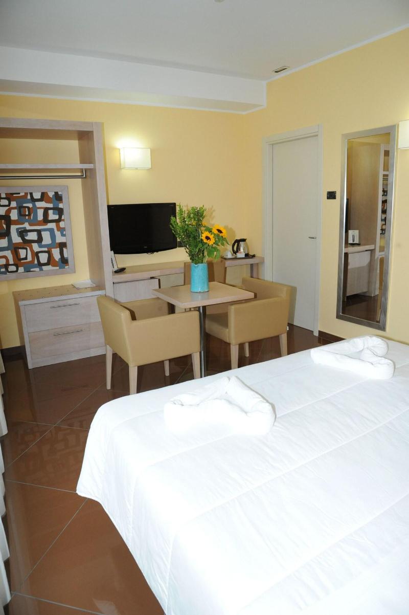 Hotel Chiaraluna - Oda