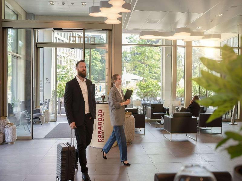 Centurion Swiss Quality Towerhotel - Lobi