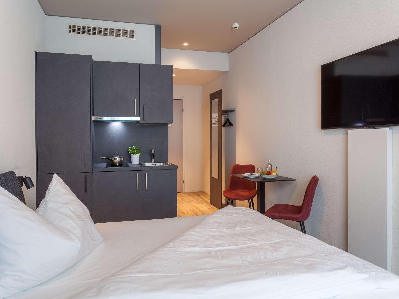 Centurion Swiss Quality Towerhotel - Oda