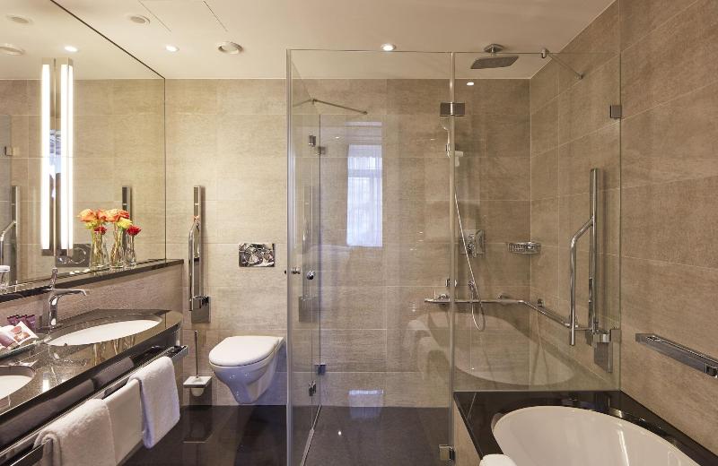 The Dufour, Suites & Rooms by Hotel Schweizerhof - Oda