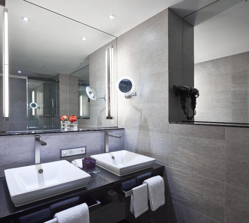 The Dufour, Suites & Rooms by Hotel Schweizerhof - Oda