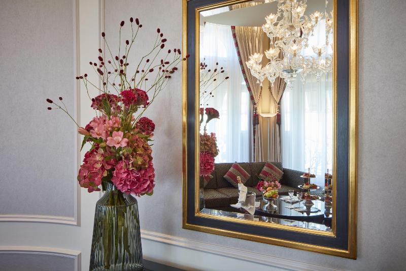 The Dufour, Suites & Rooms by Hotel Schweizerhof - Oda
