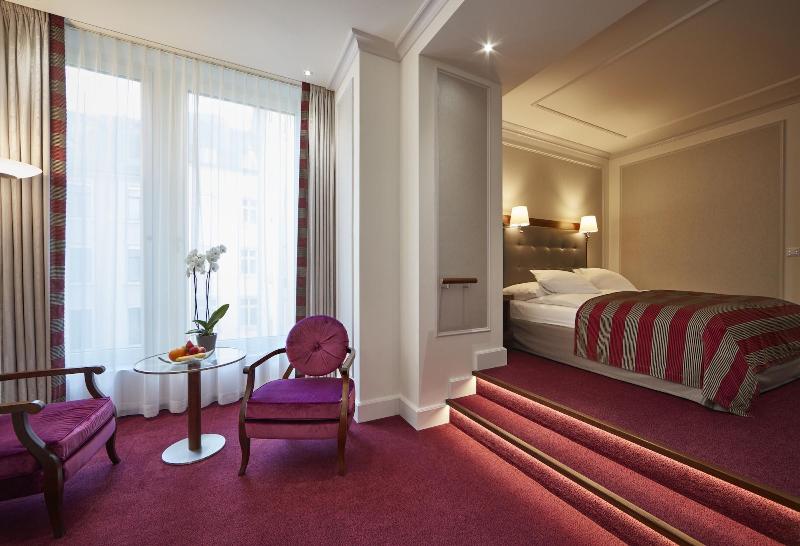 The Dufour, Suites & Rooms by Hotel Schweizerhof - Oda