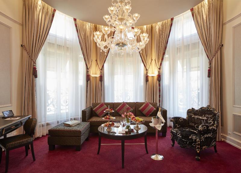 The Dufour, Suites & Rooms by Hotel Schweizerhof - Oda