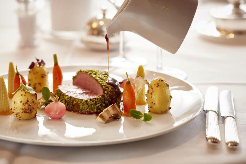 The Dufour, Suites & Rooms by Hotel Schweizerhof - Restoran