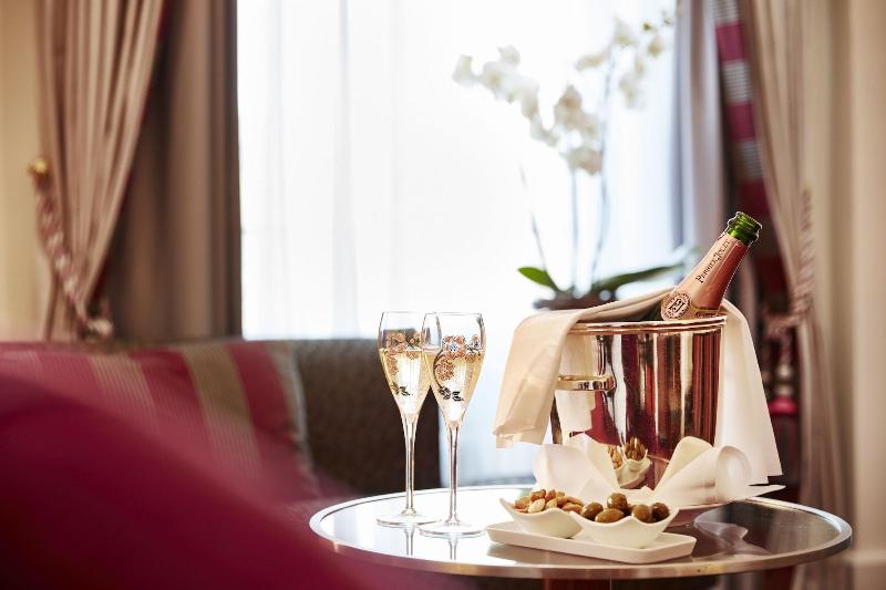 The Dufour, Suites & Rooms by Hotel Schweizerhof - Restoran