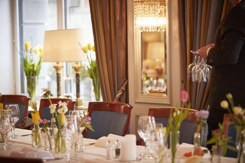 The Dufour, Suites & Rooms by Hotel Schweizerhof - Restoran