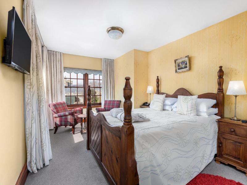 Dornoch Castle - Genel