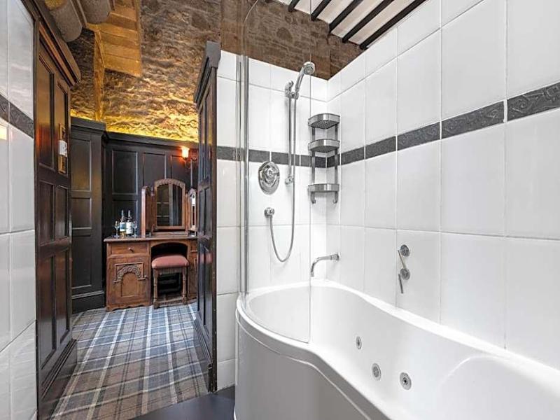 Dornoch Castle - Oda