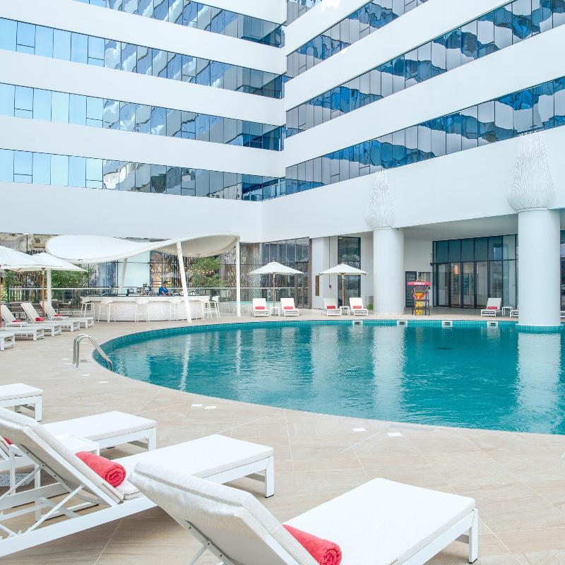 Al Jaddaf Rotana Suite Hotel - Havuz