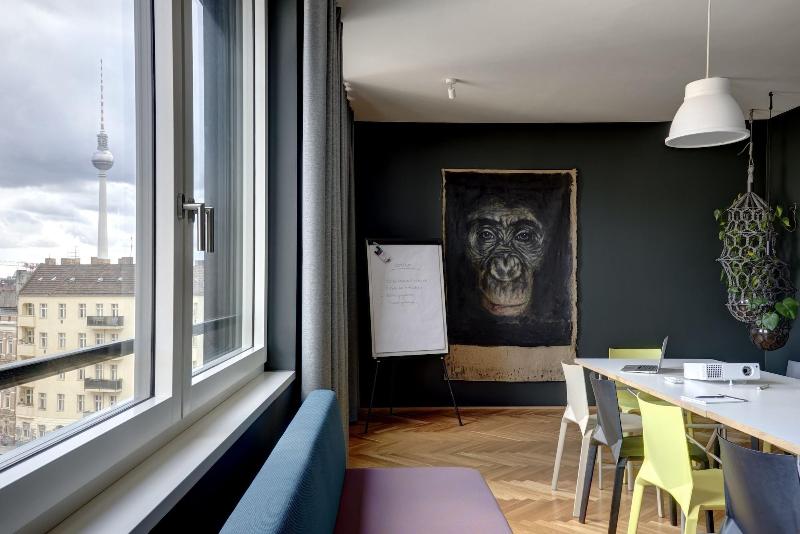 The Circus Apartments - Lobi