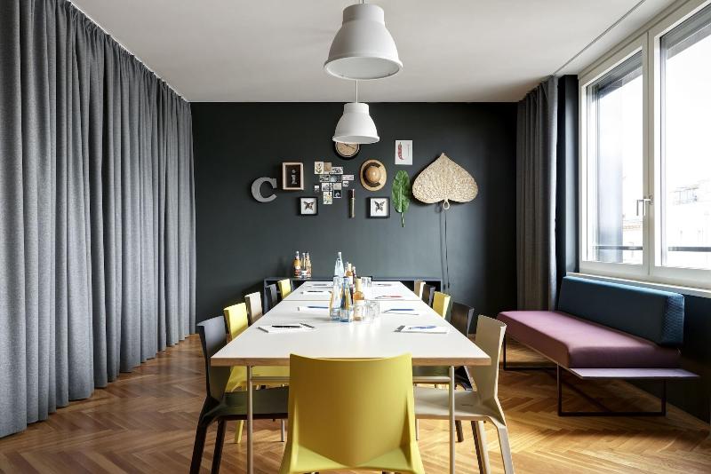 The Circus Apartments - Toplantı