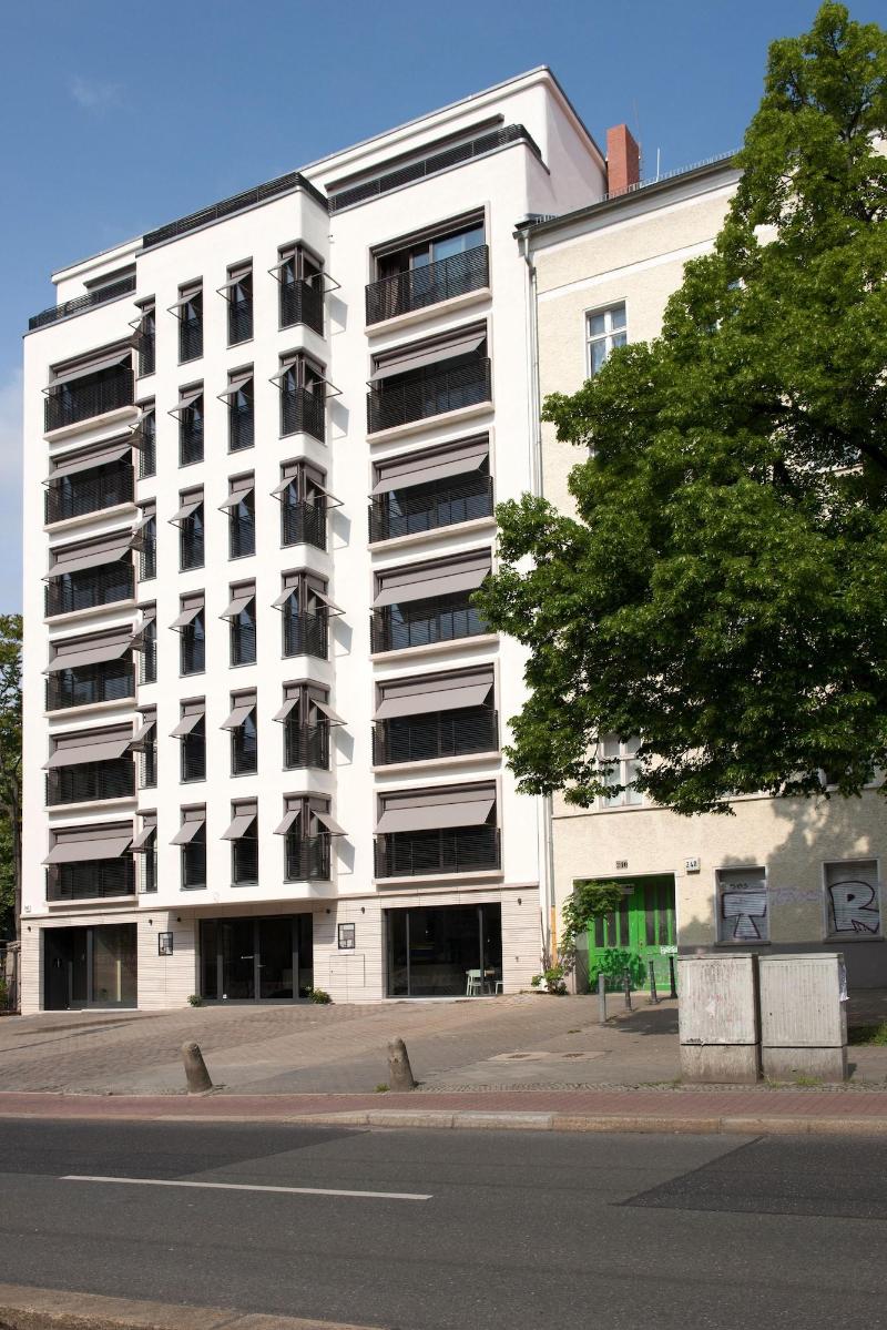Schoenhouse Studios - Genel