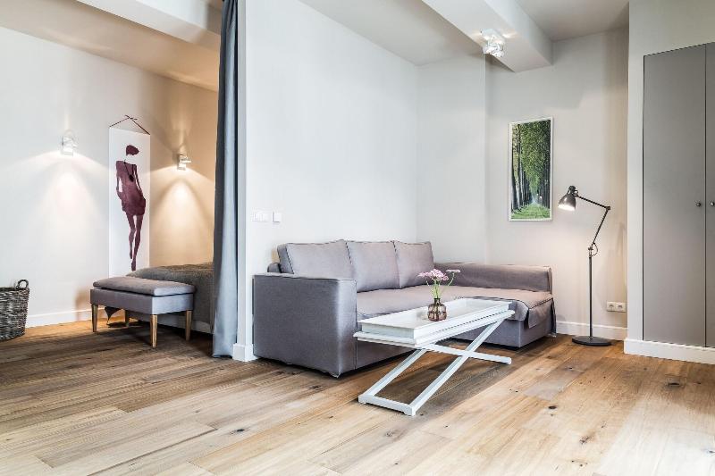 Schoenhouse Studios - Oda