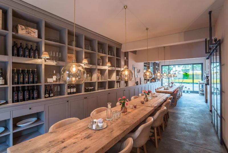 Schoenhouse Studios - Restoran