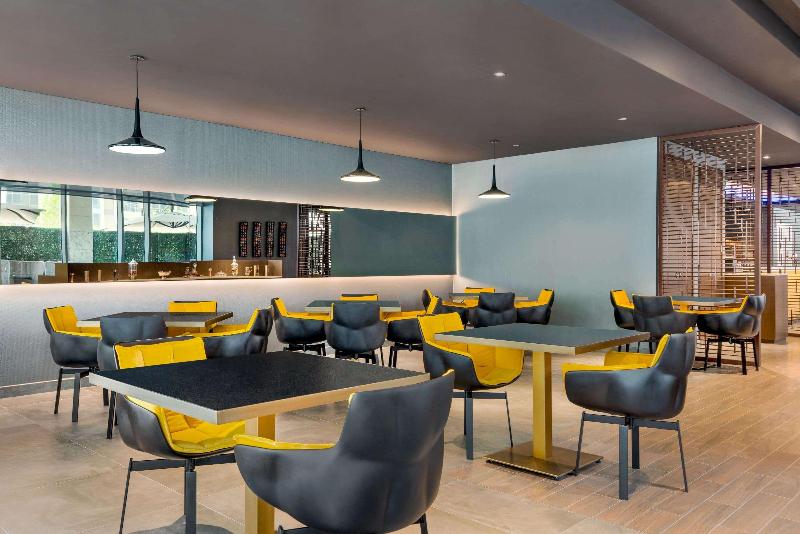 Novotel Dubai Gold District - Restoran