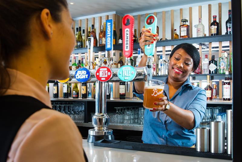 Hampton By Hilton London Park Royal - Bar