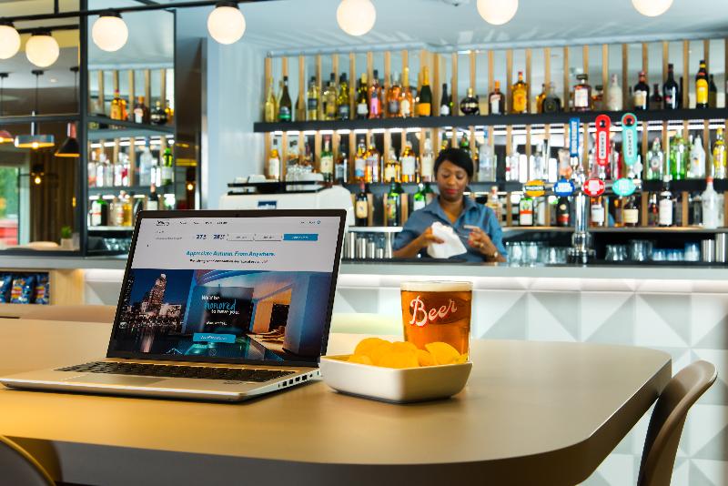 Hampton By Hilton London Park Royal - Bar