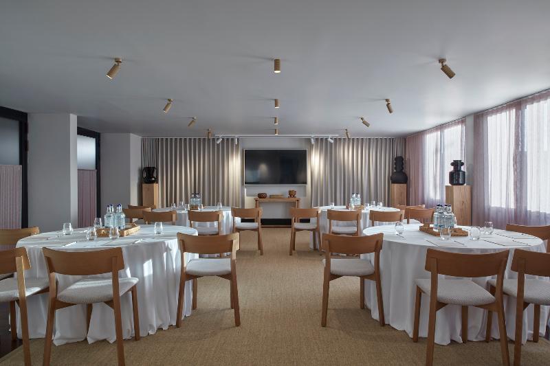 ONE HUNDRED SHOREDITCH - Toplantı