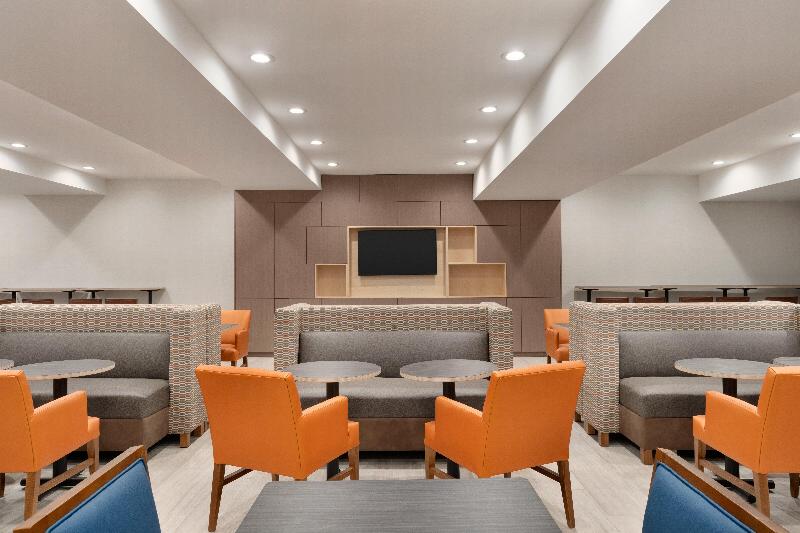 Holiday Inn Express Jamaica - JFK AirTrain - NYC - Lobi