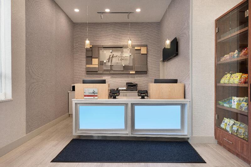 Holiday Inn Express Jamaica - JFK AirTrain - NYC - Lobi