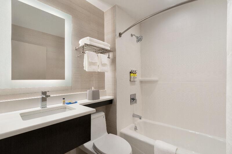 Holiday Inn Express Jamaica - JFK AirTrain - NYC - Oda