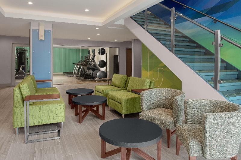 HI Expr & Suites Woodside LaGuardia Airpt by IHG - Lobi