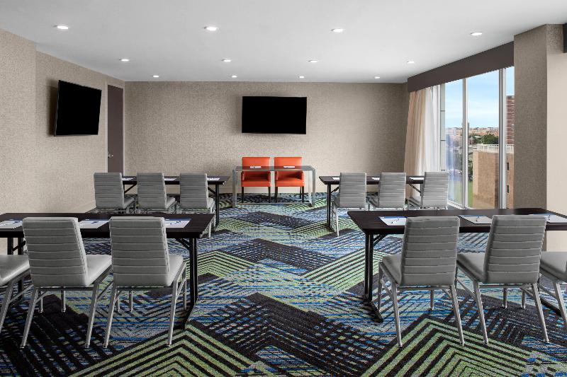 HI Expr & Suites Woodside LaGuardia Airpt by IHG - Toplantı