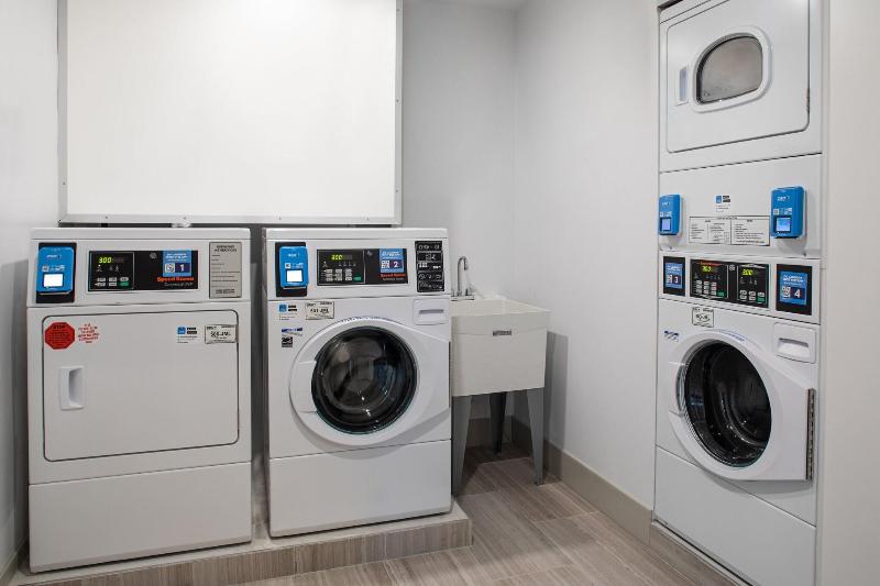 HI Expr & Suites Woodside LaGuardia Airpt by IHG - Genel
