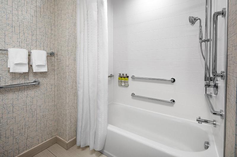 HI Expr & Suites Woodside LaGuardia Airpt by IHG - Oda