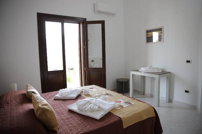 Oasi Guzzetta Hotel e Case Vacanze - Oda