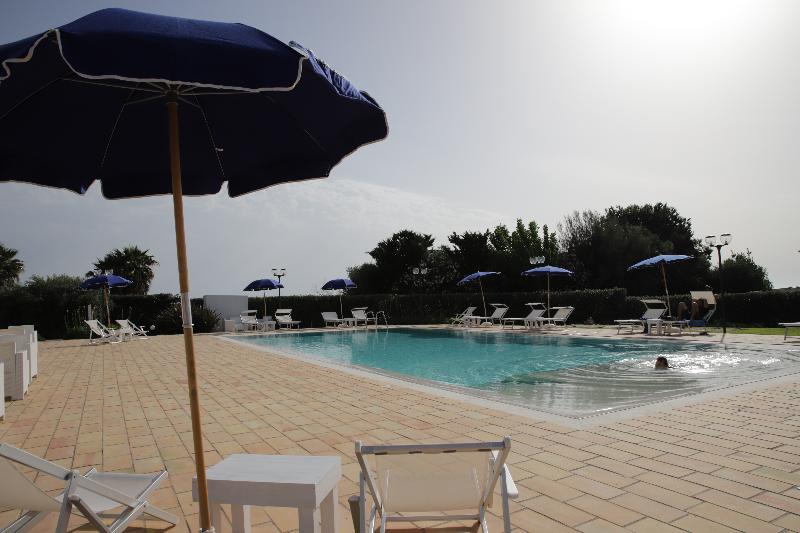 Oasi Guzzetta Hotel e Case Vacanze - Havuz