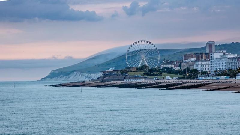 Marine Parade Hotel, Eastbourne Pier - Plaj
