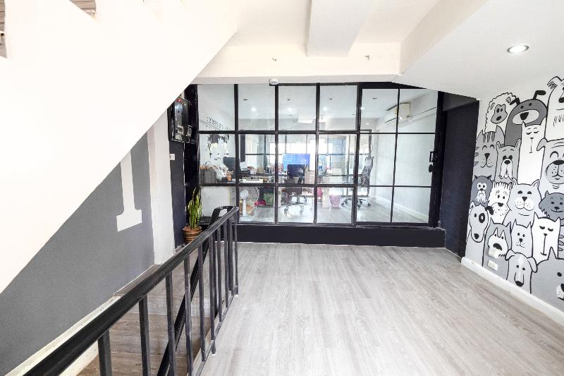 OYO 615 Bossa House Hostel & Cafe - Lobi
