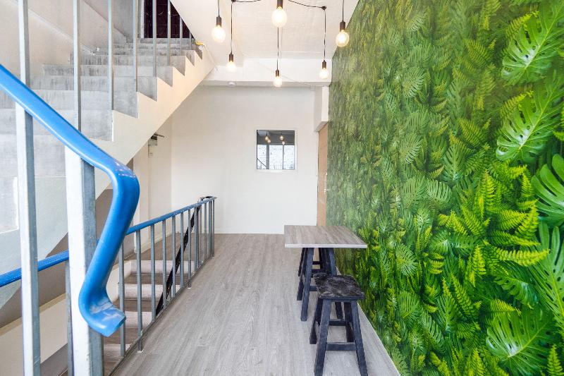 OYO 615 Bossa House Hostel & Cafe - Lobi