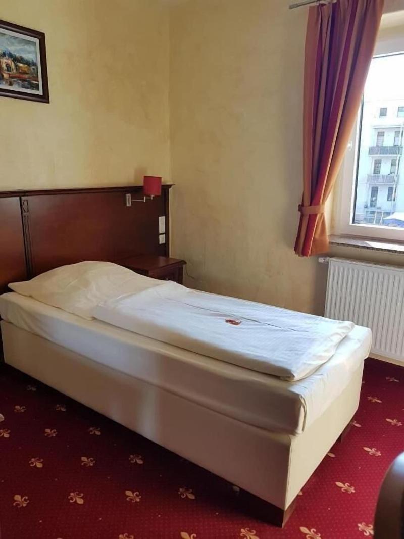 Hotel Medaillon - Oda