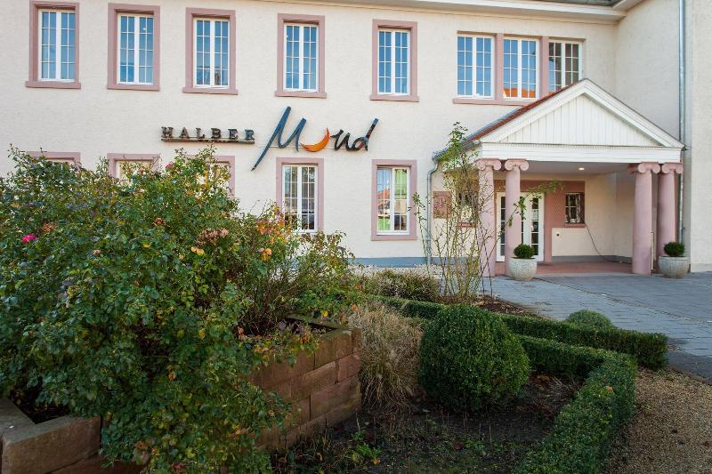 Hotel Halber Mond - Genel