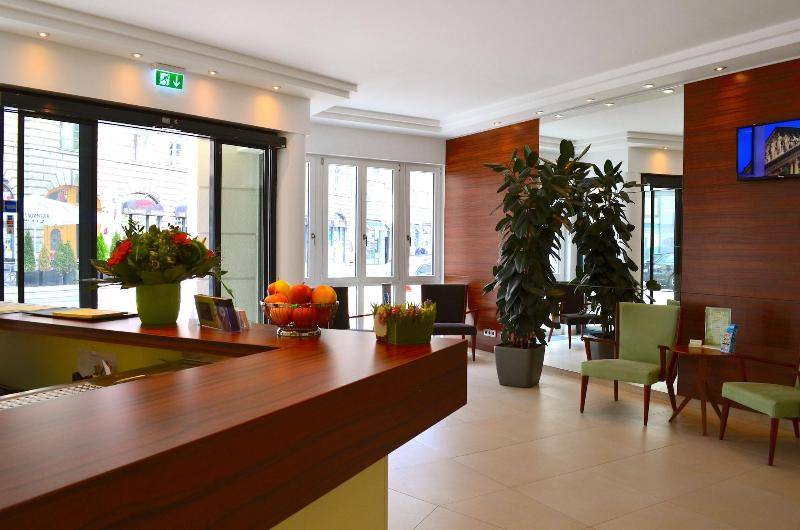 Augusten Hotel - Lobi