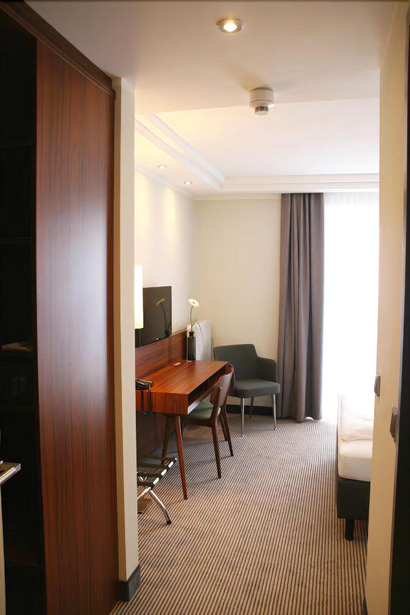 Augusten Hotel - Oda