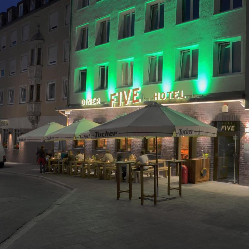 Hotel Five - Genel