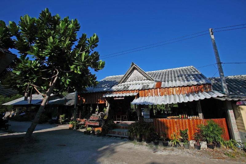 Pp Red Tuna Hut - Bar